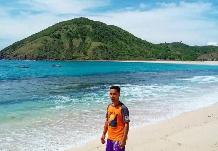 Foto Tempat Wisata Pantai Mawun Foto Tempat Wisata Pantai Mawun